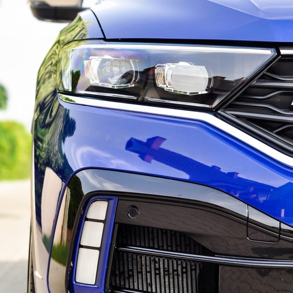 VW T-Roc R niebieski close-up